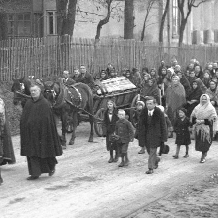 Śmierć, pogrzeb i Wszystkich Świętych. Przedwojenne zwyczaje na Kurpiach