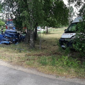 Wypadek w Wydmusach. Ucierpiały dwie osoby, w tym kobieta w 9. miesiącu ciąży! [ZDJĘCIA]