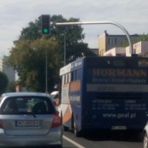 Utrudnienia na jednej z głównych ulic w Ostrołęce. Jezdnię blokował autobus MZK