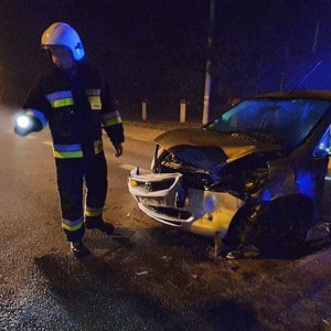 Wypadek na ulicy Sosnowej w Czarnowcu. Poszkodowane dwie osoby [ZDJĘCIA]