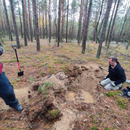 Pracownicy MŻW i Olaf Popkiewicz szukali śladów po żołnierzach AK i NZW [ZDJĘCIA]