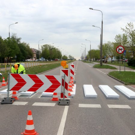 Taką „zebrę” na jezdni trudno przeoczyć [ZDJĘCIA]