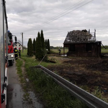 Pożar starej remizy OSP w Strzałkach