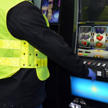 Akcja policji skarbowej w Ostrołęce. Zlikwidowano punkt z nielegalnymi automatami do gier
