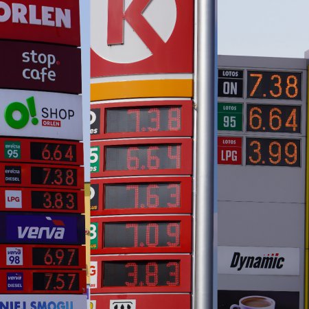 Niższe ceny na stacjach paliw w Ostrołęce. Ile dziś zapłacimy za benzynę, diesla czy LPG? [ZDJĘCIA]