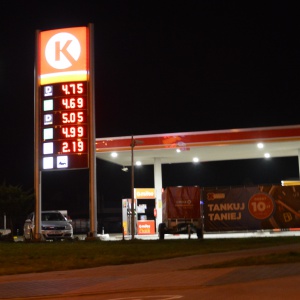 Ceny na stacjach benzynowych ostro w dół. Tak tanio dawno nie było! ZDJĘCIA