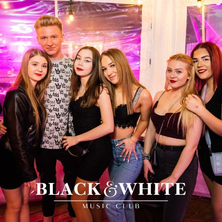 Czerwone usta opanowały Black&White [ZDJĘCIA]