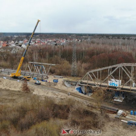 Trwa rozbiórka mostu kolejowego w Ostrołęce [ZDJĘCIA]