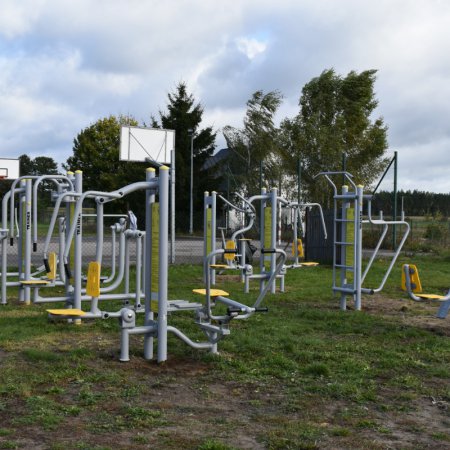 Nowe siłownie plenerowe i plac zabaw w gminie Łyse oddane do użytku [ZDJĘCIA]