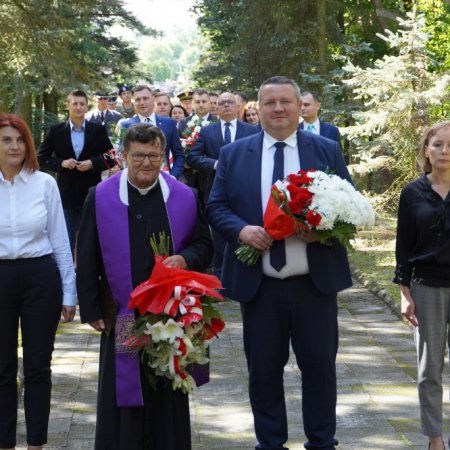 Ostrołęka uczciła pamięć żołnierzy poległych w II Wojnie Światowej [ZDJĘCIA]