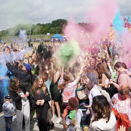 Holi Święto Kolorów na plaży miejskiej [WIDEO, ZDJĘCIA]