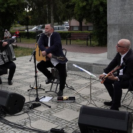 Pierwszy wakacyjny ART - czwARTek. Wystąpili Adam Andryszczyk i Ostatnie Takie Duo [WIDEO, ZDJĘCIA]