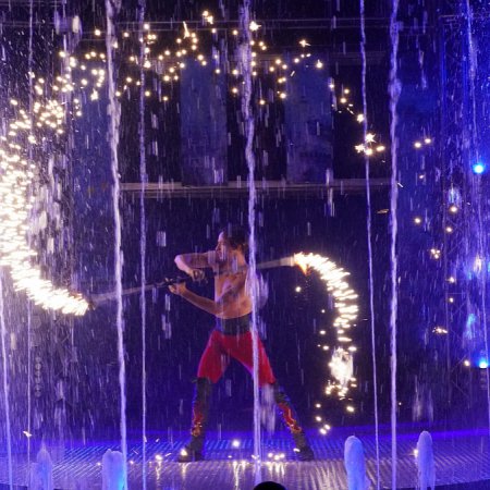 Cyrk na wodzie Waterland. Niezapomniane show w Ostrołęce [WIDEO, ZDJĘCIA]