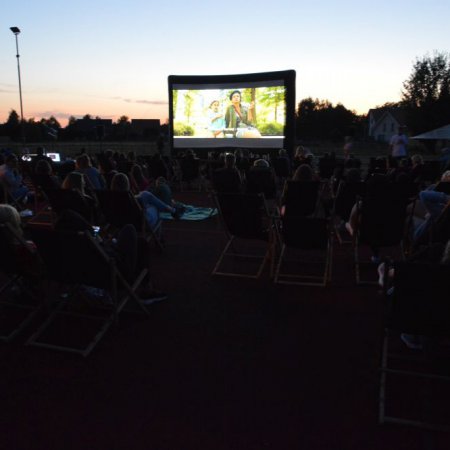 Kino Letnie Po Sąsiedzku. "Pech to nie grzech" w Białobieli [ZDJĘCIA]