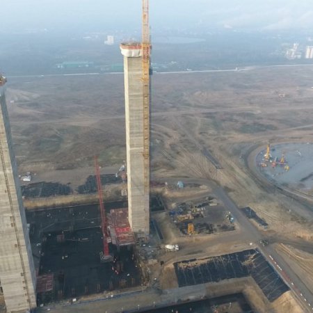 Co łączy elektrownię Ostrołęka C i chińskie Wuhan? Tropy sprawdza "Wysokie Napięcie"