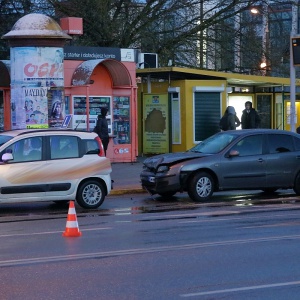 Kolizja z „elką” na ulicy Bogusławskiego [ZDJĘCIA]