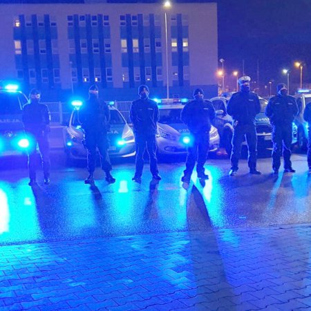 Sesja zdjęciowa policjantów z Ostrołęki. Będzie kalendarz charytatywny
