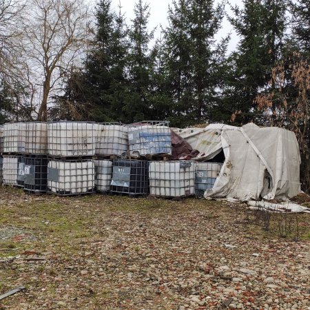 Akcja inspektorów WIOŚ z Ostrołęki. Nietypowe odkrycie przy stacji kontroli pojazdów