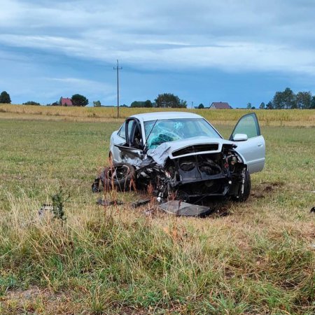 Wypadek w Czarni. Wciąż nie wiadomo kto komu zajechał drogę [ZDJĘCIA]