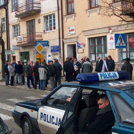 Kiedyś to było: Antyrządowy protest w Ostrołęce w 2003 roku [ZDJĘCIA]