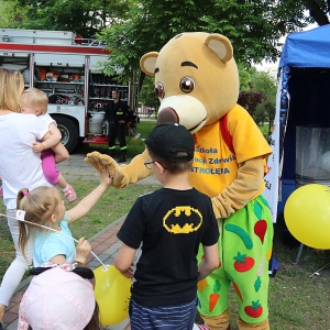 Piknik rodzinny w parku miejskim [ZDJĘCIA]