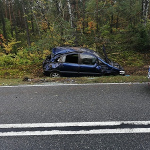Groźny wypadek w Rżańcu. Nastoletni kierowca trafił do szpitala [ZDJĘCIA]