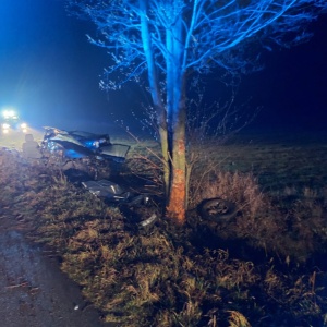 Poważny wypadek w Czarni. Jest jedna ofiara śmiertelna, kierowca trafił do szpitala [AKTUALIZACJA, FOTO]