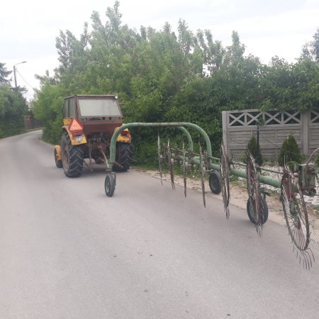 Wypadek w Tobolicach. Poszkodowany rowerzysta, którego potrącił kierujący traktorem trafił do szpitala [ZDJĘCIA]
