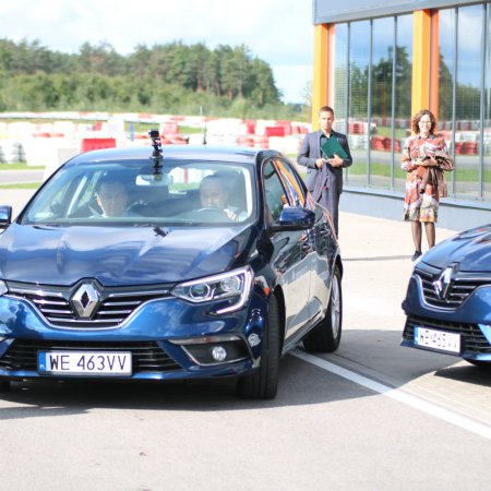 Szkolenia dla kierowców na Torze Modlin – bezpieczeństwo i profilaktyka uzależnień [ZDJĘCIA]