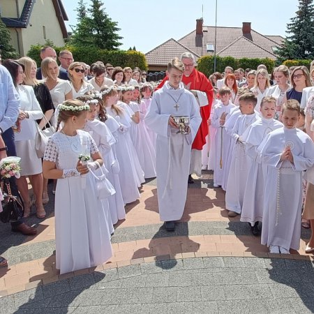 Pierwsza Komunia Święta w kościele pw. NMP Królowej Rodzin [ZDJĘCIA]