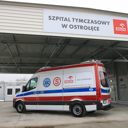 Ostrołęcki szpital wzbogacił się o nowoczesną karetkę. Fundatorem PKN Orlen [ZDJĘCIA]