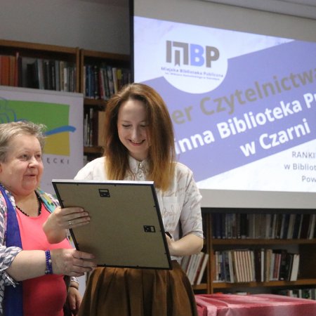 Najlepsi czytelnicy w powiecie. Główna nagroda dla biblioteki w Czarni [ZDJĘCIA]