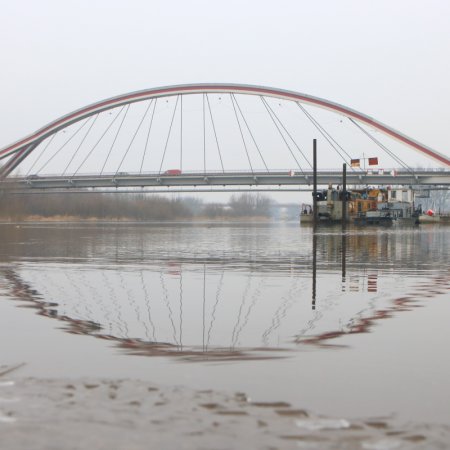 Narew w Ostrołęce przestała gwałtownie przybierać [ZDJĘCIA]