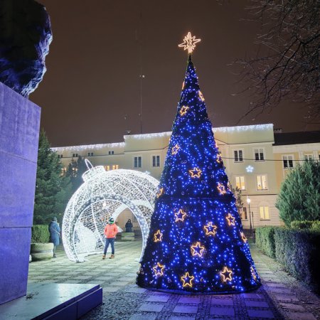 Świąteczny klimat w Ostrołęce. Zajrzyjcie na deptak i na Plac Bema [ZDJĘCIA]