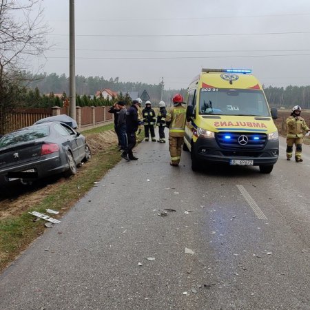 Groźny wypadek w gminie Łyse. Poszkodowany 86-letni kierowca