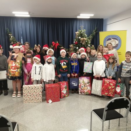 Blisko 500 prezentów trafiło do dzieci z miasta Ostrołęki oraz powiatu ostrołęckiego [ZDJĘCIA]