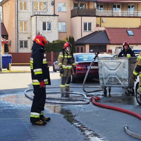 Niedzielny poranek na sygnale. Strażacy interweniowali przy Goworowskiej [ZDJĘCIA]