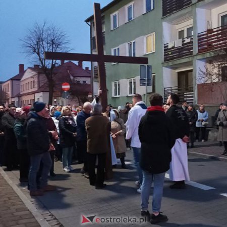 Wielki Piątek. Nabożeństwa Drogi Krzyżowej ulicami miasta [WIDEO, ZDJĘCIA]