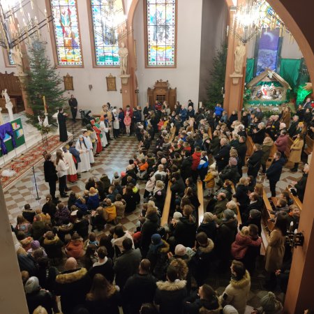 "To nasza młodzież, jesteśmy z niej dumni". Wyjątkowy bożonarodzeniowy spektakl [ZDJĘCIA]