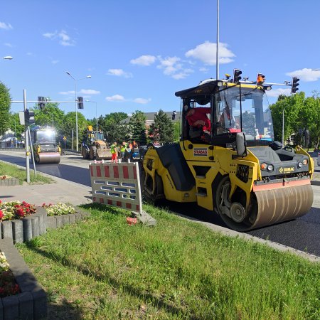 Wymiana asfaltu. Jak postępują prace przy ul. Traugutta? [WIDEO, ZDJĘCIA]