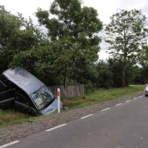 Wypadek w Dylewie! Jedno z aut wylądowało na płocie [ZDJĘCIA]