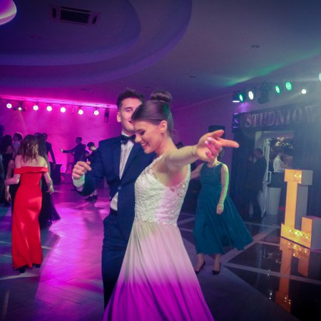 Studniówka 2023 w I LO w Ostrołęce [WIDEO, ZDJĘCIA]