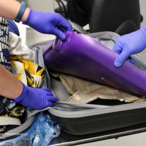 Ponad 8,5 kg heroiny ukrytej w walizkach podróżnych [ZDJĘCIA]