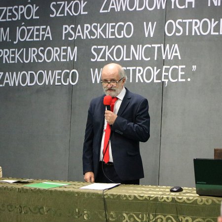 Obchody 100-lecia „Metalówki”. Konferencja popularnonaukowa o szkolnictwie zawodowym w Ostrołęce [ZDJĘCIA]