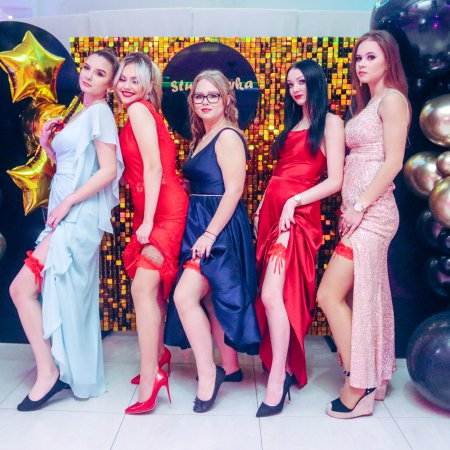 Studniówka 2023. Bal maturalny uczniów II SLO w Ostrołęce [WIDEO, ZDJĘCIA]