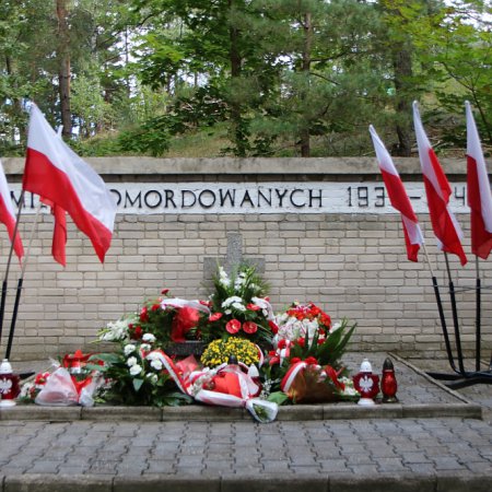 83. rocznica wybuchu II Wojny Światowej. Ostrołęka uczciła pamięć ofiar walk zbrojnych z okupantami [WIDEO, ZDJĘCIA]