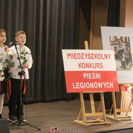 Młodzi patrioci śpiewali pieśni legionowe [WIDEO, ZDJĘCIA]