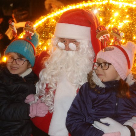 Święty Mikołaj w Ostrołęce! Wielka frajda dla dzieci [WIDEO, ZDJĘCIA]