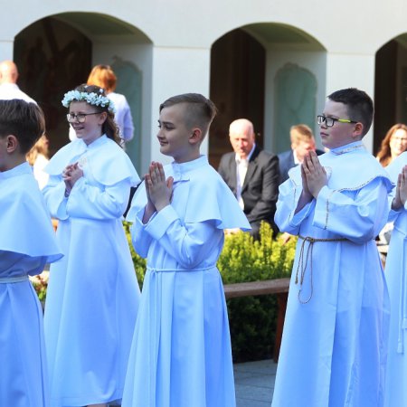 Pierwsza Komunia Święta w Ostrołęce. Uroczystości w Klasztorze i Farze [ZDJĘCIA]