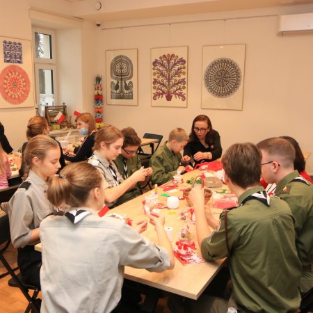 Warsztaty patriotyczne „Barwy Niepodległej” w Muzeum Kultury Kurpiowskiej [ZDJĘCIA]